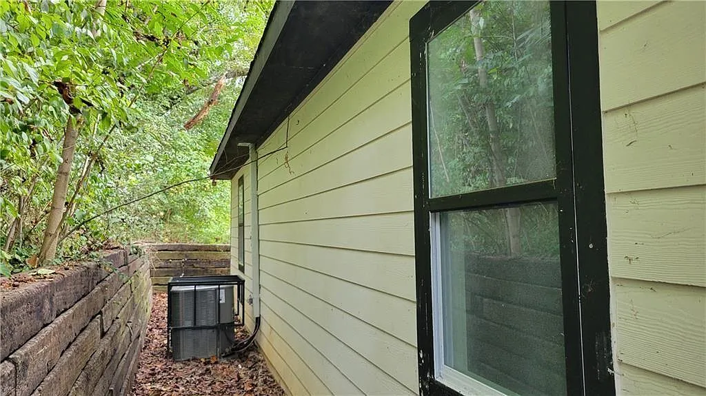 3 bed, 2.0 bath, 1406 sqft, $2,300 — Photo 2