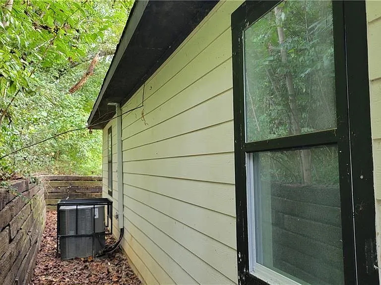 273 Wadley St NW — Photo 2