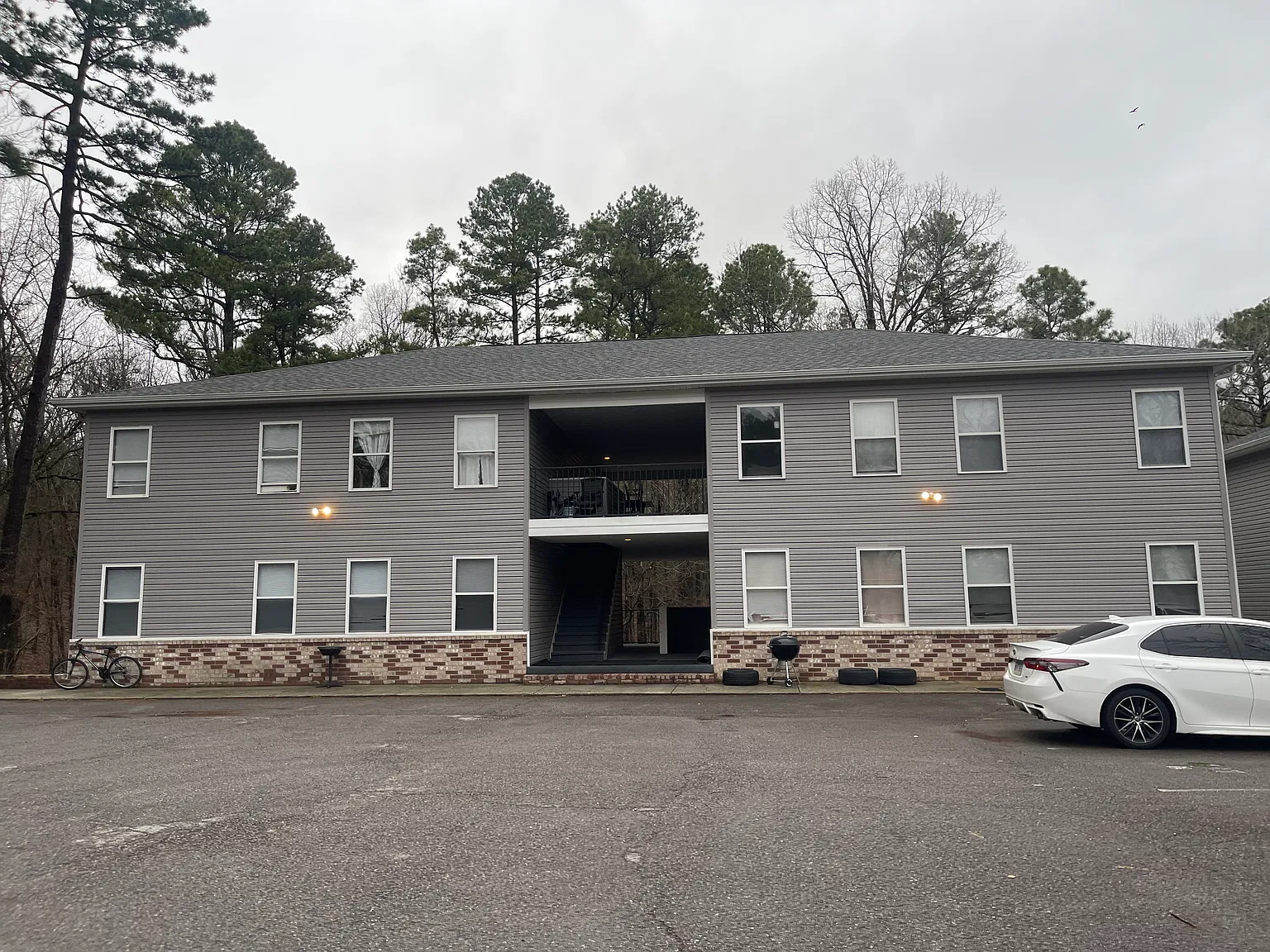 2 bed, 1000 sqft, $825 — Photo 1