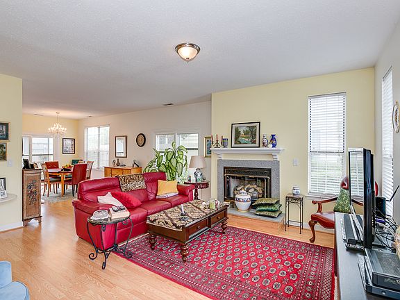 3rd image of 4849 Haymarket Dr