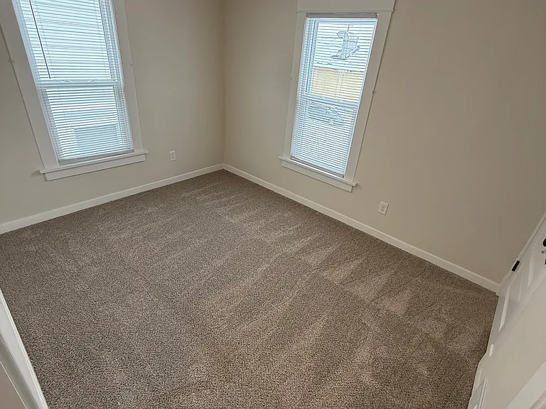 211 E Jefferson St — Photo 23