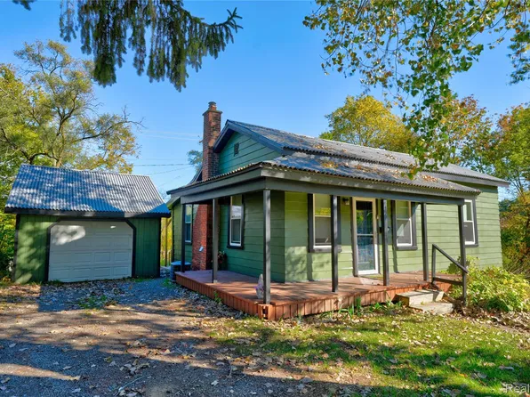 133 E Vienna St, Clio, MI 48420