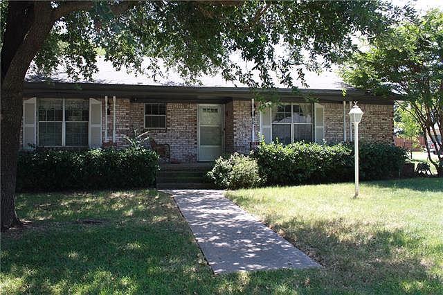 1st image of 400 Oakwood Cir