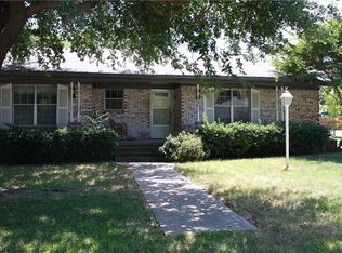 400 Oakwood Cir, Shady Shores, TX 76208