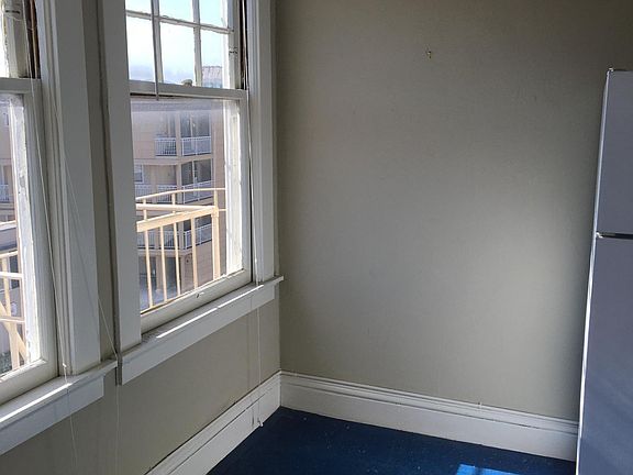 5th image of 2810 Franklin St APT 31