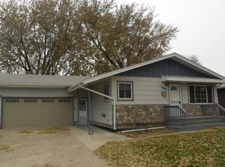 1017 N Thomas Ave, Jamestown, ND 58401