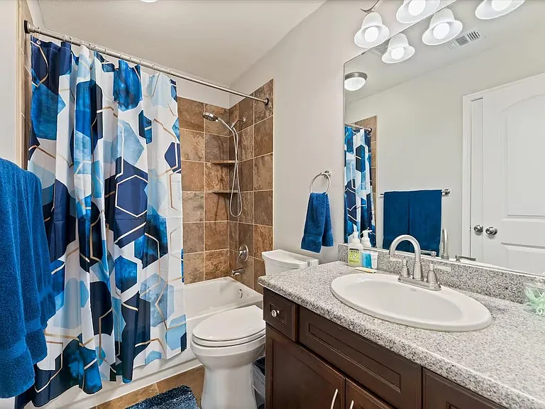 976 Northampton Dr — Photo 24
