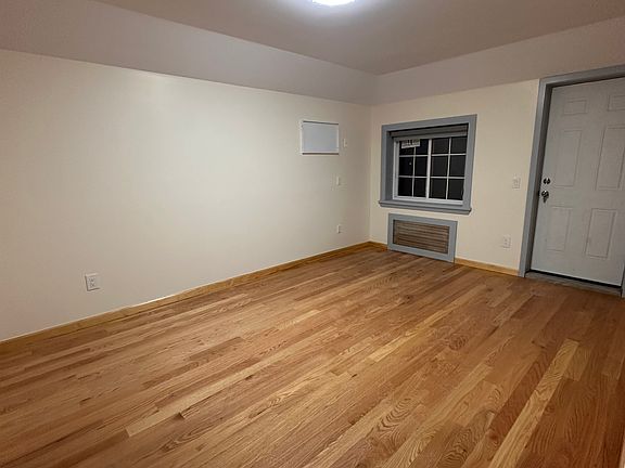 5th image of 1109 Clarence Ave #2