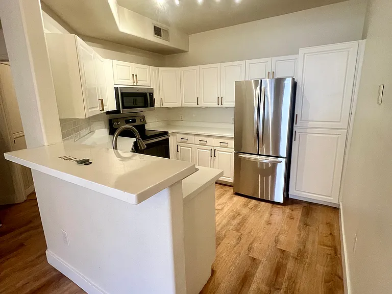 5303 N 7th St #228 — Photo 10