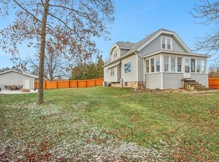 2970 S Sandra Ln, New Berlin, WI 53151