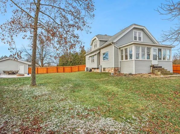 2970 South Sandra LANE, New Berlin, WI 53151