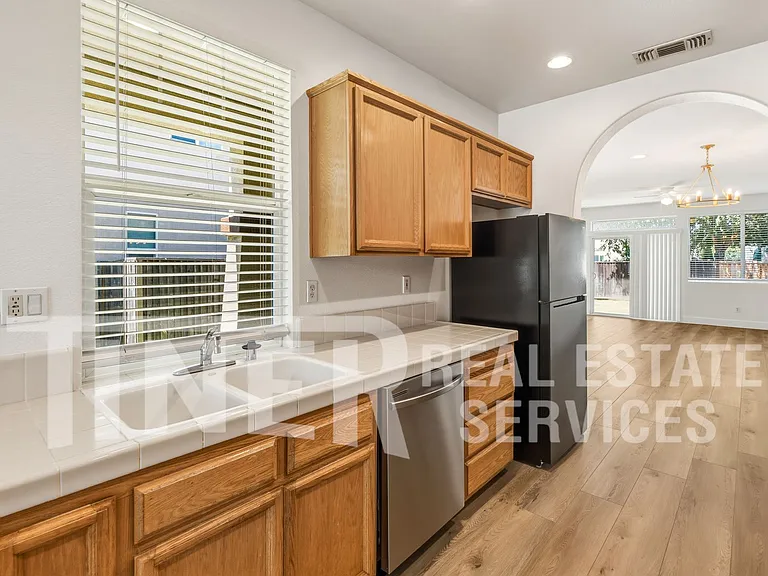 9716 Marianna Way — Photo 8