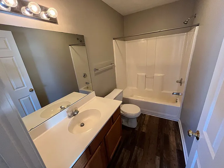 508 Fairington Ave — Photo 9