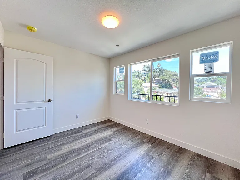 1933 Vestal Ave — Photo 18