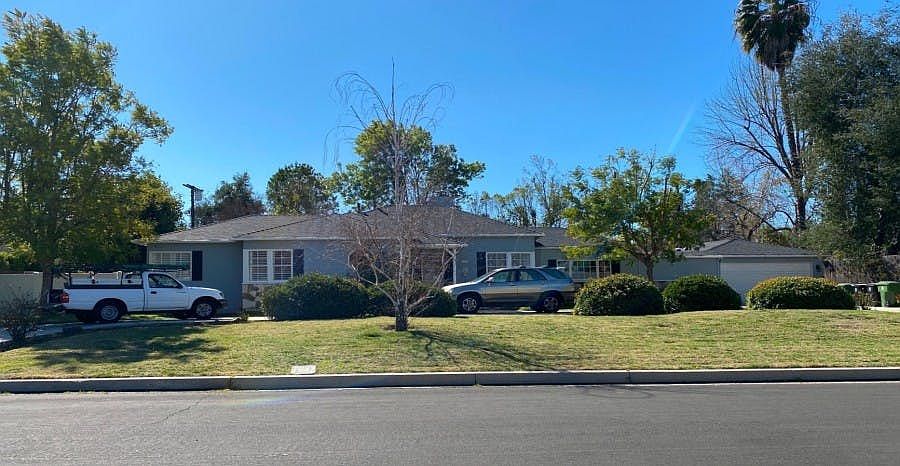 1st image of 23550 Tiara St