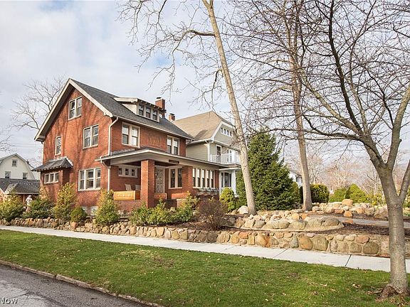 3rd image of 15905 Lake Ave