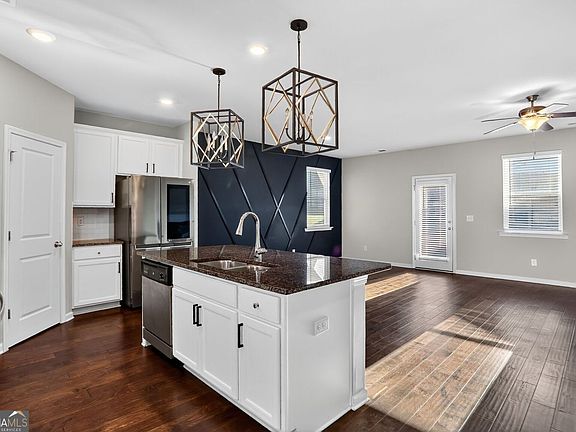 3rd image of 1553 Spring Hollow Way