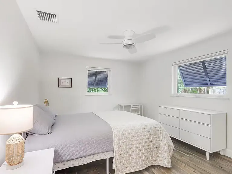 1519 Treemont Ave — Photo 10
