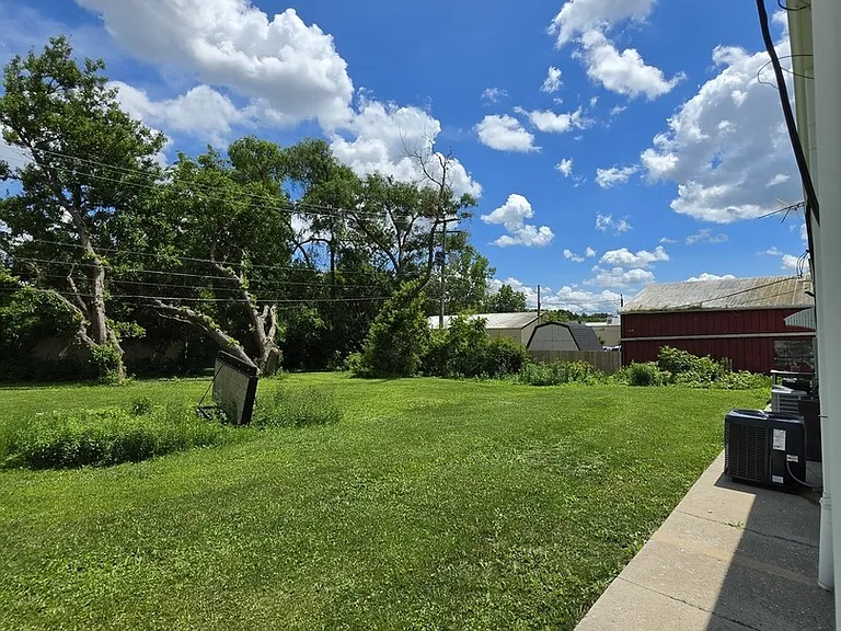 5612 S Illinois Rte #31-E — Photo 6