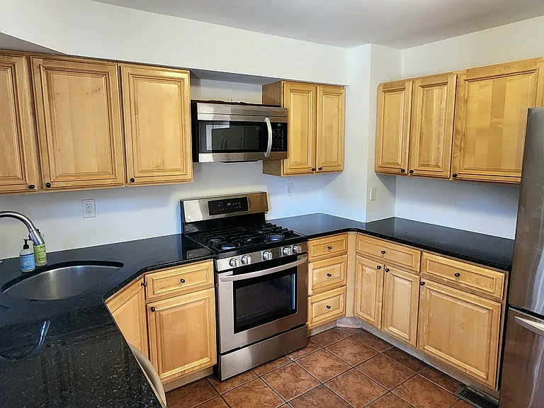3591 Calumet St — Photo 12