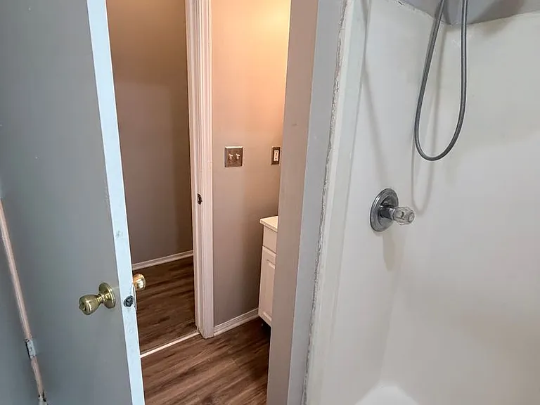 1031 Hartford St — Photo 19