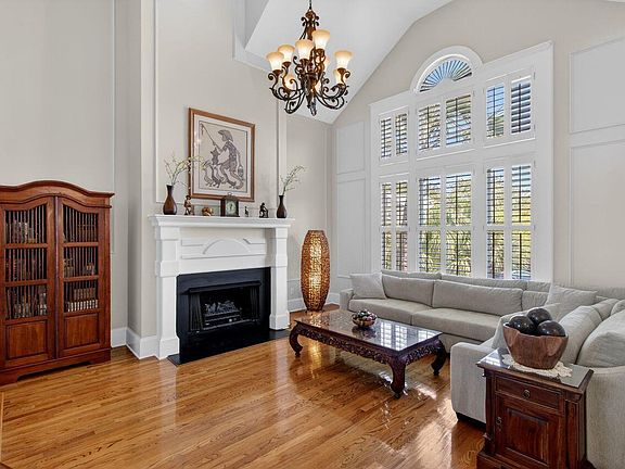 4th image of 3312 Rees Row
