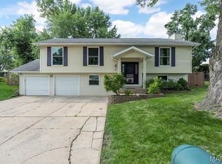 15 Ann Dr, Saint Peters, MO 63376