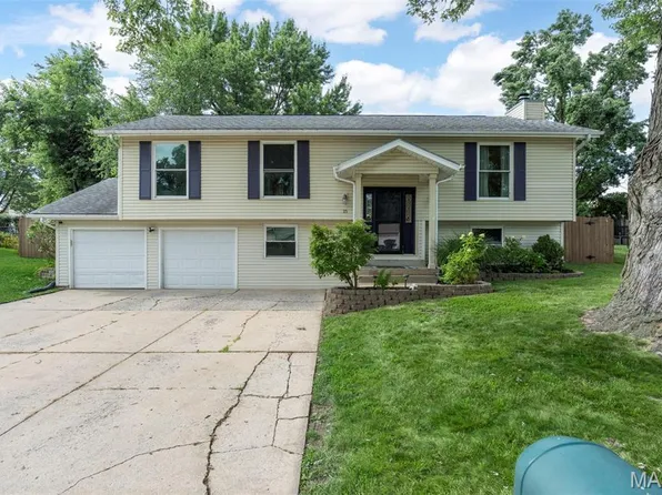 15 Ann Dr, Saint Peters, MO 63376