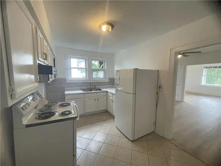 1439 Maryland Ave — Photo 11