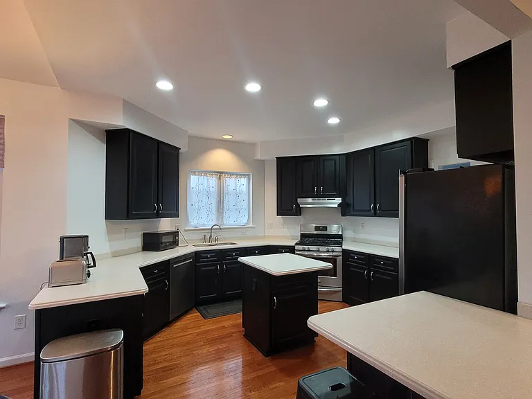 11201 Yardley Ct — Photo 8