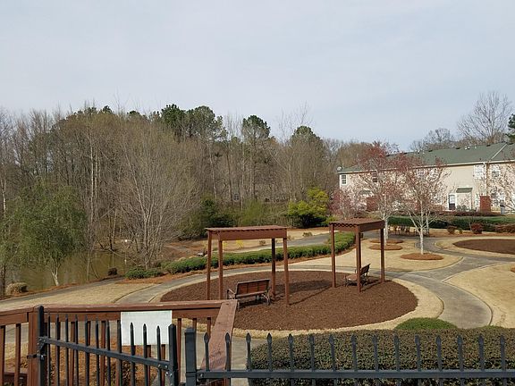 4th image of 153 Creekwood Dr