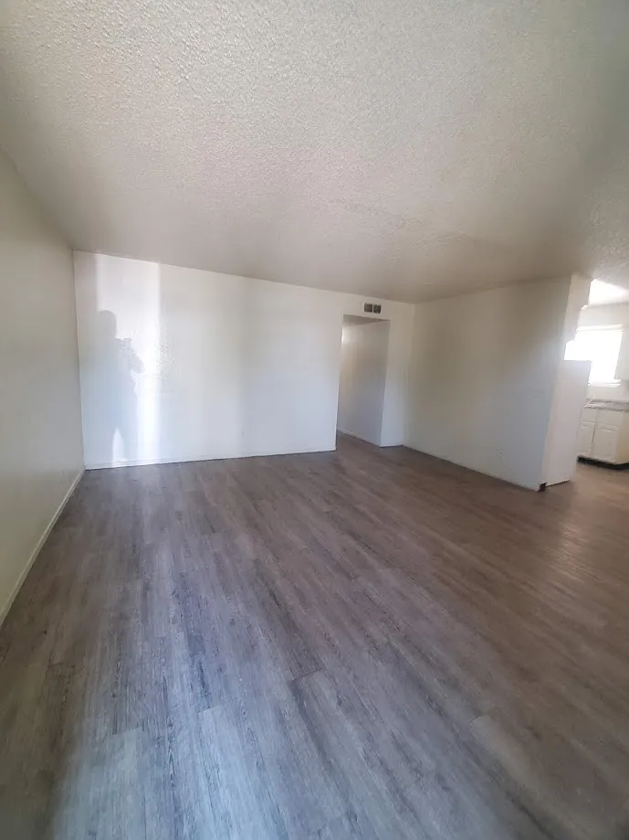 3 bed, 1050 sqft, $1,695 — Photo 2