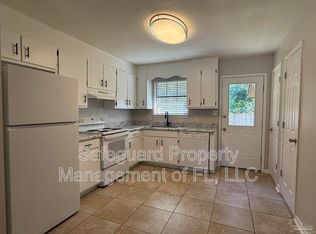 4183 Ravenwood Dr, Pace, FL 32571