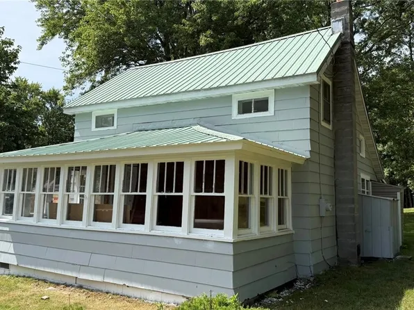 45 Railroad St, Bernhards Bay, NY 13028
