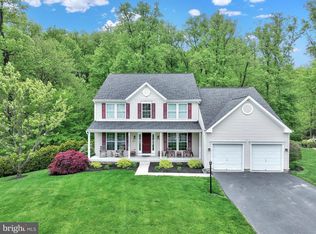 1055 Cranberry Ln W, York, PA 17402