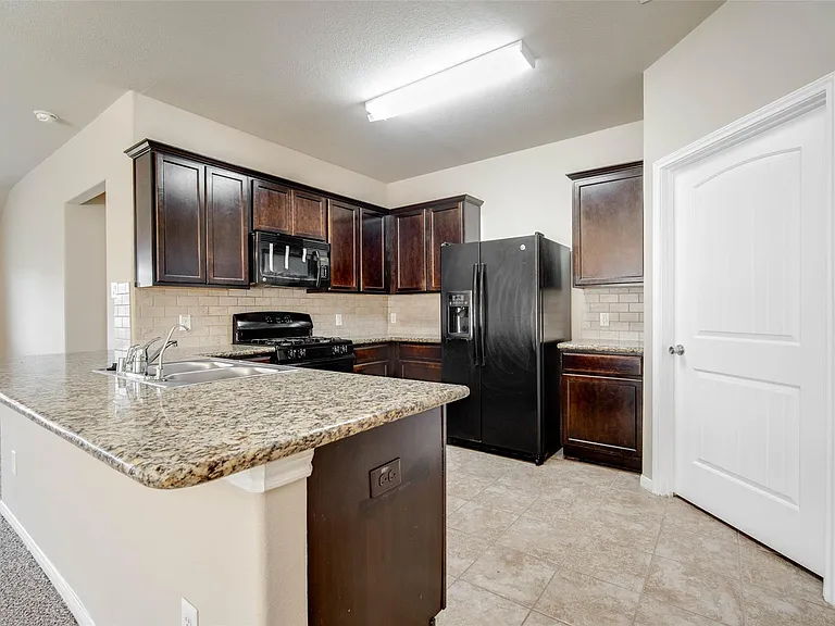 9210 Rustling Manor Ln — Photo 15