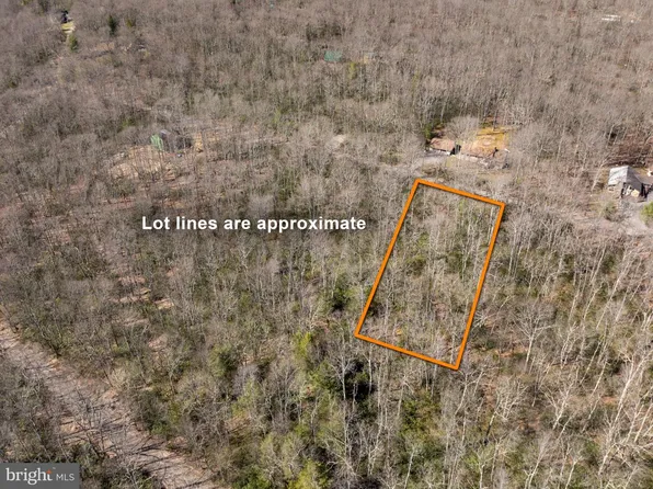 21 Bear Dr E, Oakland, MD 21550