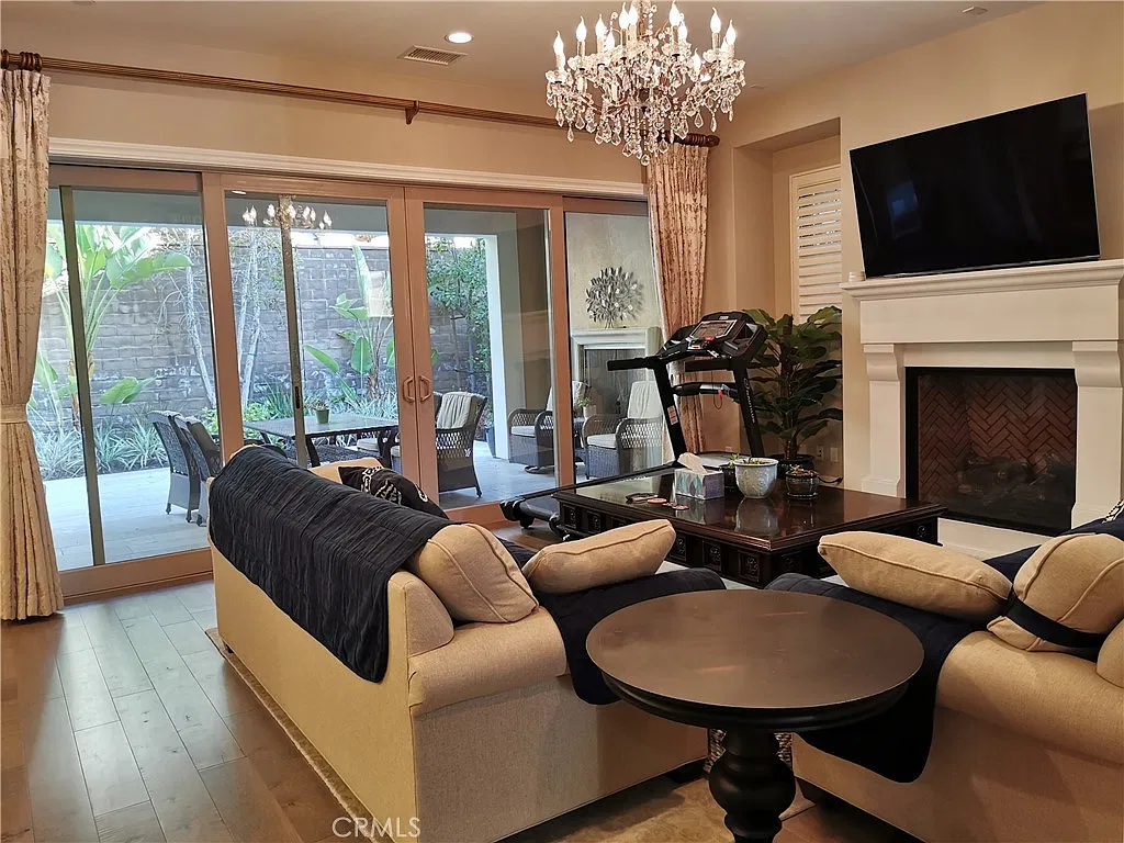 4 bed, 4.5 bath, 3628 sqft, $9,200 — Photo 4