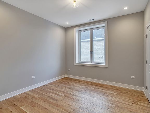 4th image of 3759 S Lake Park Ave #3
