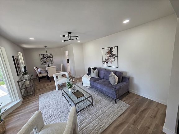 3rd image of 5737 Everglade Rd