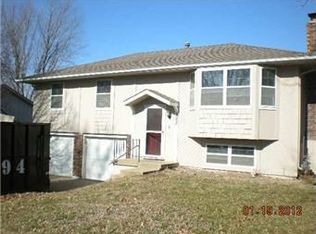 322 SE Flagstone Dr, Lees Summit, MO 64063