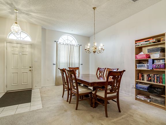 5th image of 704 Rolling Hills Dr