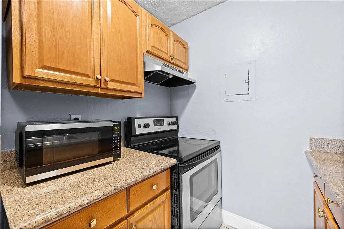 2 bed, 759 sqft, $1,850 — Photo 3