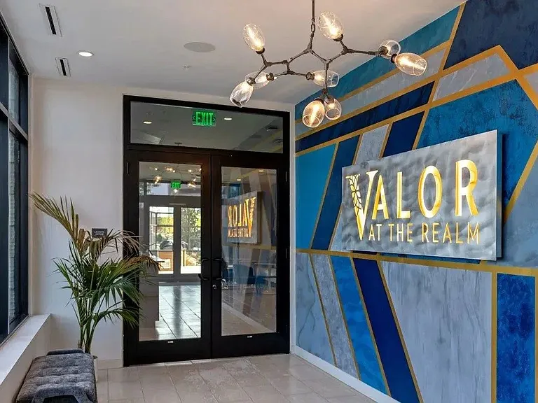 Valor at the Realm — Photo 20