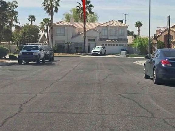 Exterior Neighborhood (street photo)