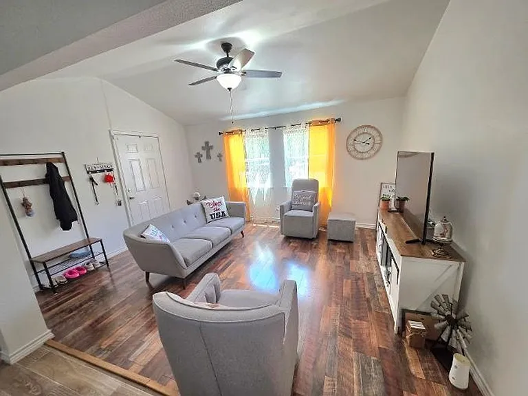 1404 Clinton Ave — Photo 4