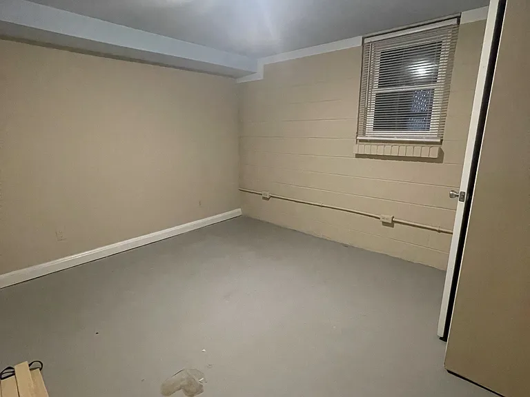 340 Grace Ave — Photo 4