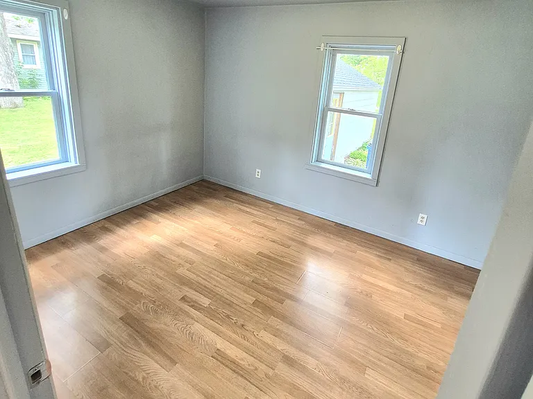 611 5th Ave NE — Photo 5
