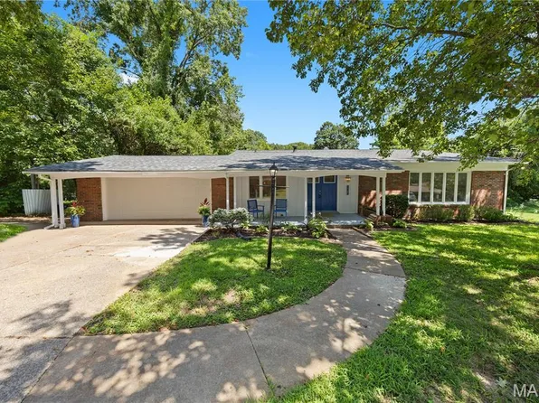 125 Country Club Pl, Belleville, IL 62223