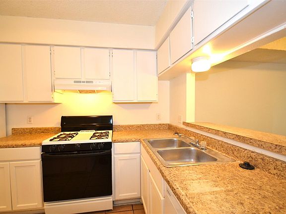 3rd image of 1202 Southport Dr APT D